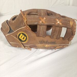 Wilson A9805 Boss 13 Inch Baseball Glove RHT Right Hand Throw Broken In